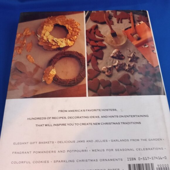 MARTHA STEWART'S CHRISTMAS ENTERTAINING DECORATING AND GIVING 1989 - Picture 2 of 7